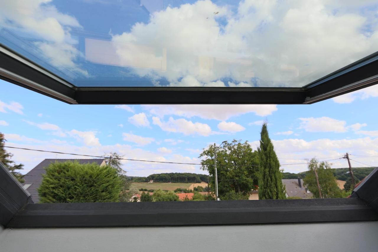 Maisonnette En Duplex Avec Terrasse Breux-Jouy Bagian luar foto